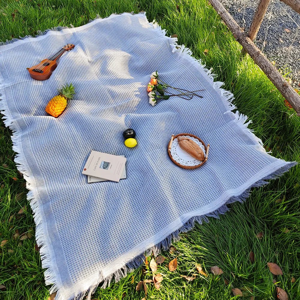 Loomhaven Lightweight Picnic Blanket With Cotton Blend And Tassels | Temsk