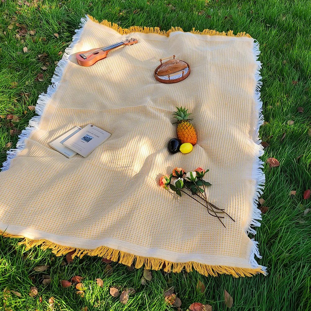 Loomhaven Lightweight Picnic Blanket With Cotton Blend And Tassels | Temsk