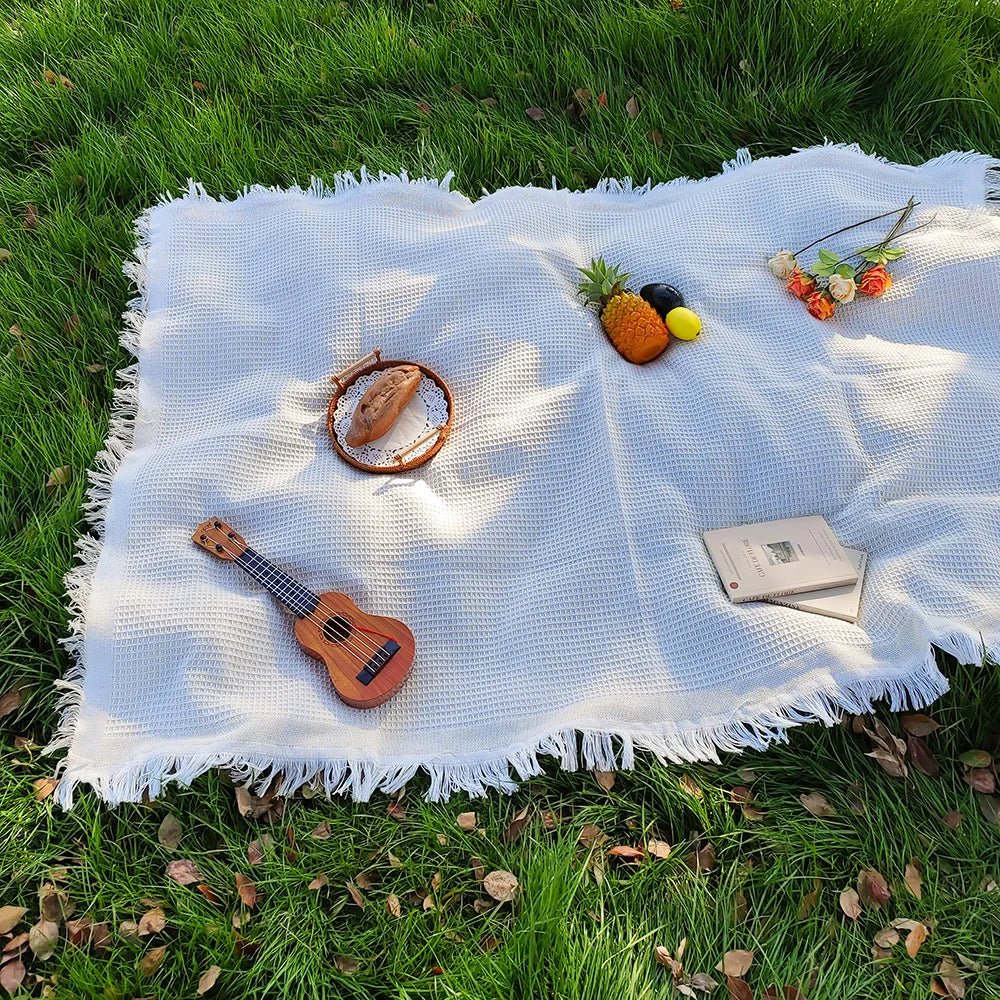 Loomhaven Lightweight Picnic Blanket With Cotton Blend And Tassels | Temsk
