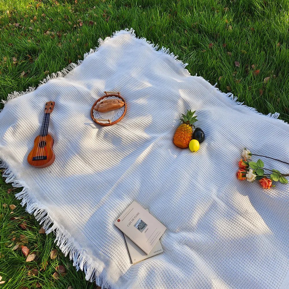 Loomhaven Lightweight Picnic Blanket With Cotton Blend And Tassels | Temsk