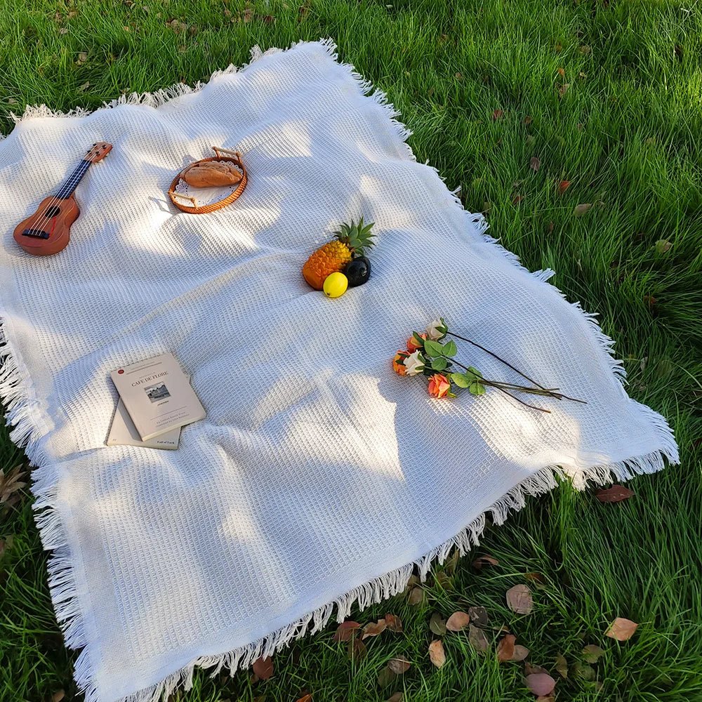 Loomhaven Lightweight Picnic Blanket With Cotton Blend And Tassels | Temsk