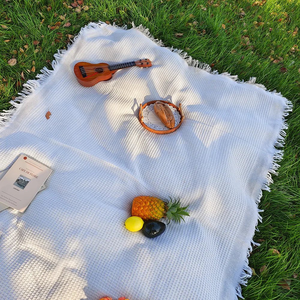Loomhaven Lightweight Picnic Blanket With Cotton Blend And Tassels | Temsk