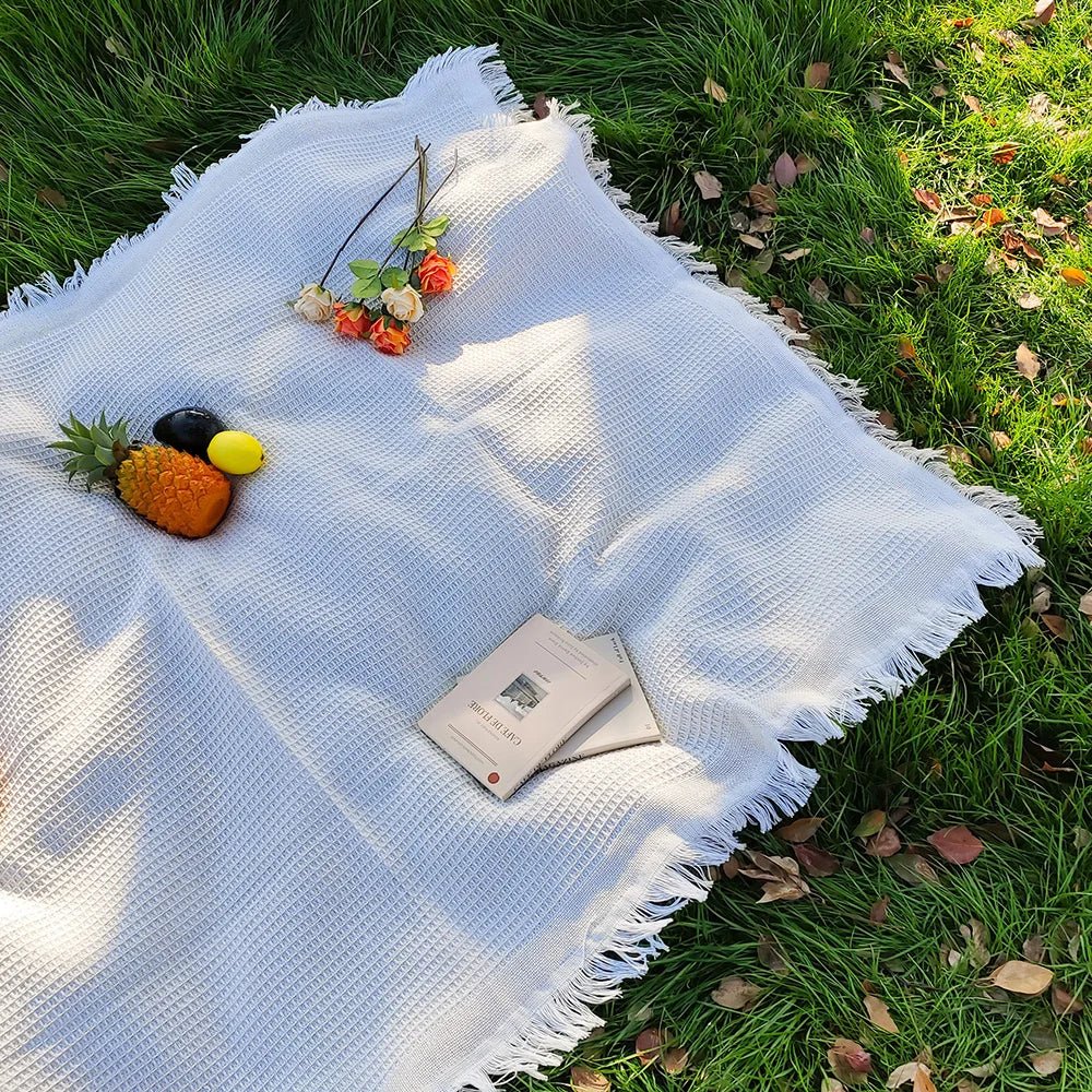 Loomhaven Lightweight Picnic Blanket With Cotton Blend And Tassels | Temsk