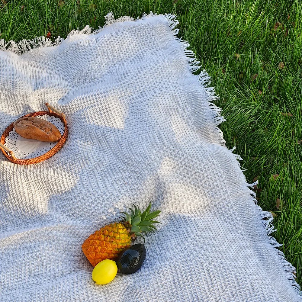 Loomhaven Lightweight Picnic Blanket With Cotton Blend And Tassels | Temsk