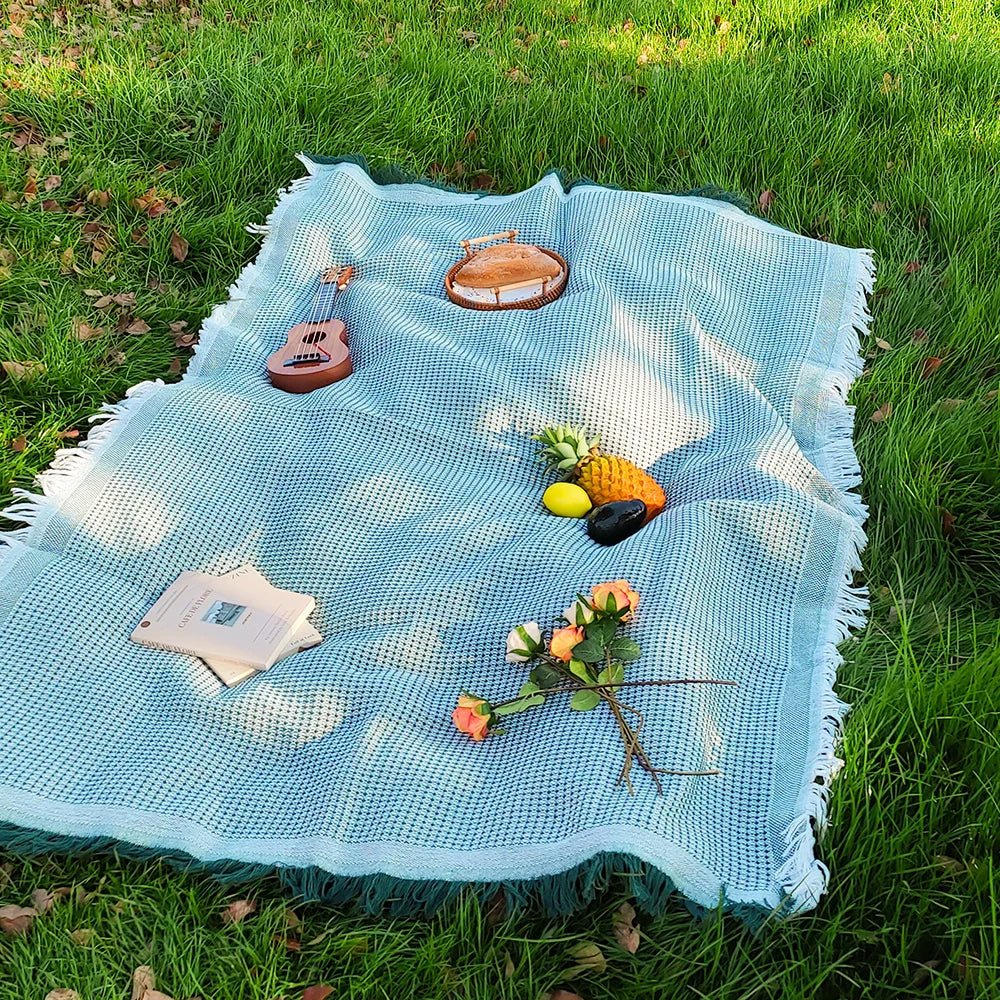 Loomhaven Lightweight Picnic Blanket With Cotton Blend And Tassels | Temsk