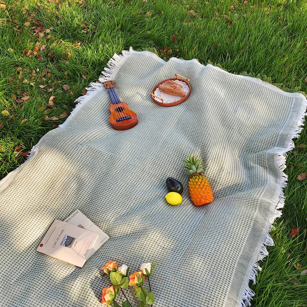 Loomhaven Lightweight Picnic Blanket With Cotton Blend And Tassels | Temsk