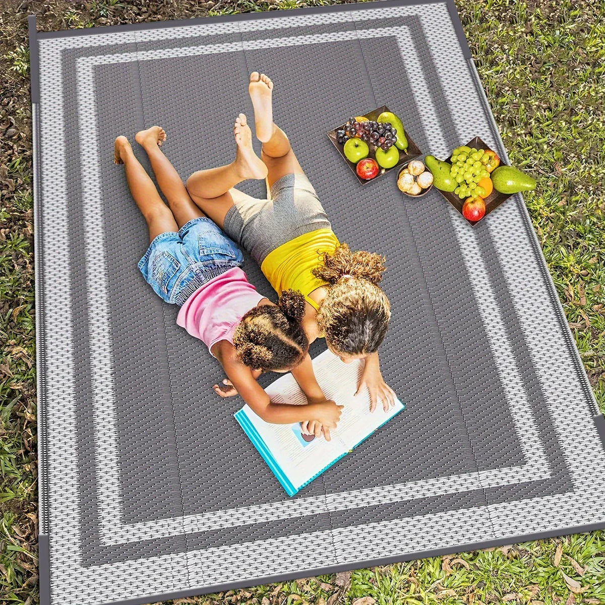 Coastal Retreat grau-weißer wendbarer Outdoor-Teppich für Terrassen | Temsk