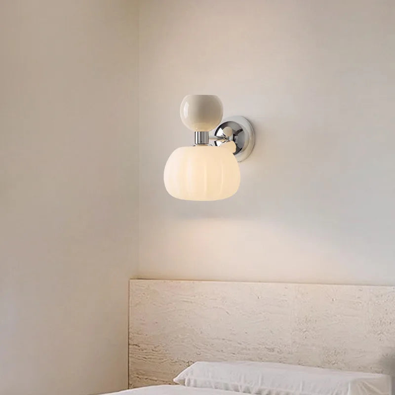 Nordische Kürbis-Wandlampe mit modernem Glas- und Metallschirm | Temsk