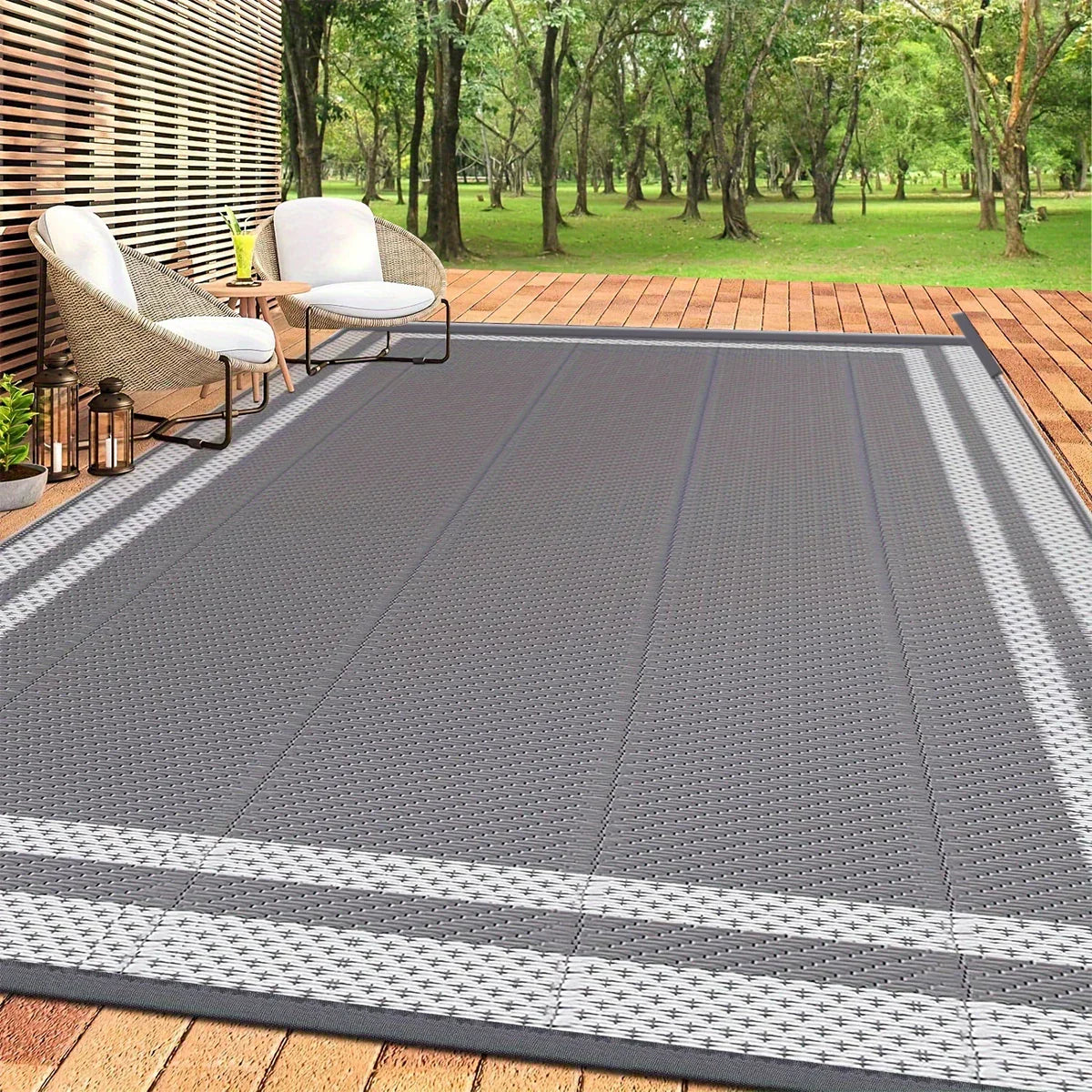 Coastal Retreat grau-weißer wendbarer Outdoor-Teppich für Terrassen | Temsk