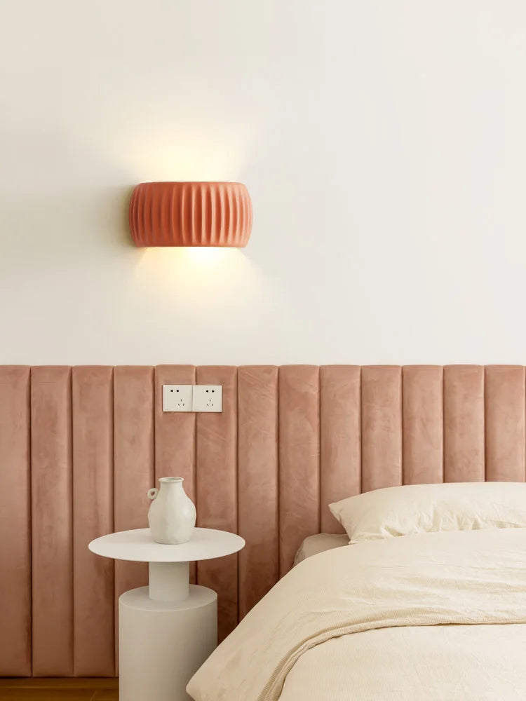 Resin-Wandlampe aus Frankreich mit strukturiertem Wandleuchten-Design | Temsk