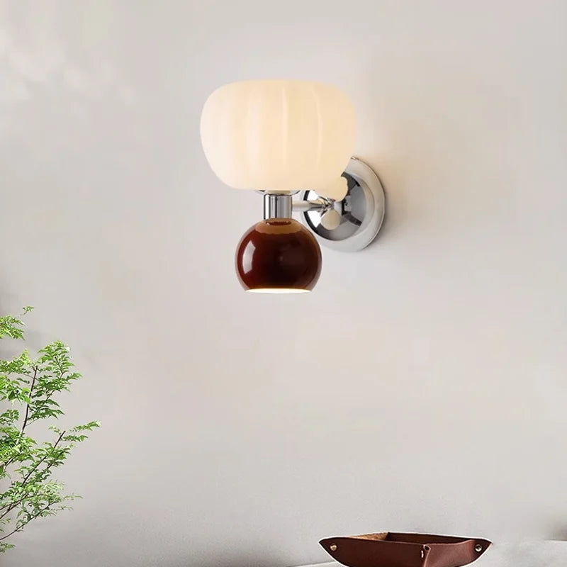 Nordische Kürbis-Wandlampe mit modernem Glas- und Metallschirm | Temsk