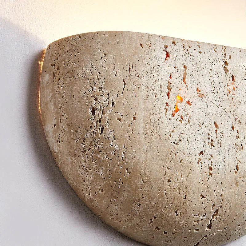 Wabi-Sabi Stein-Wandleuchte mit natürlichem Travertin-Halbkugelschirm | Temsk