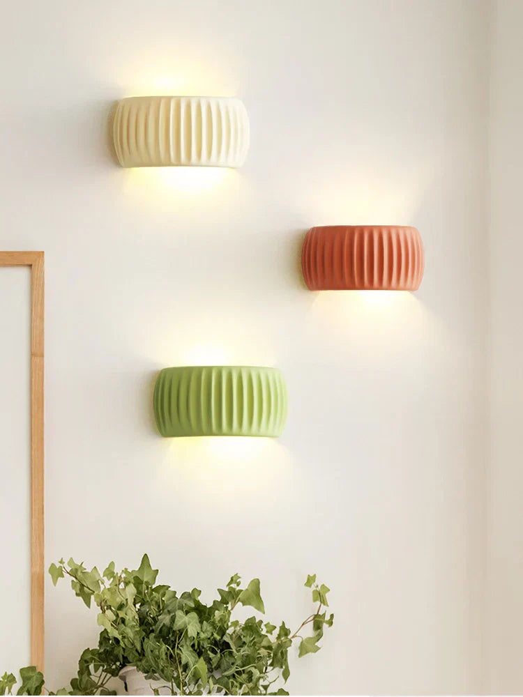 Resin-Wandlampe aus Frankreich mit strukturiertem Wandleuchten-Design | Temsk