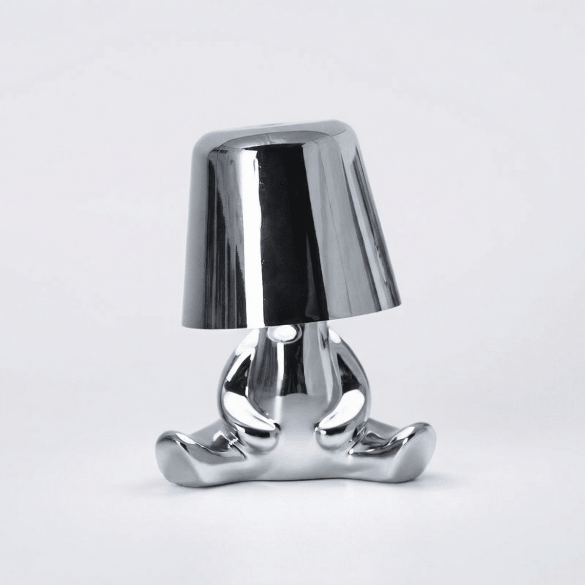 Moderne kompakt bordlampe med unikt design og energieffektiv LED | Temsk