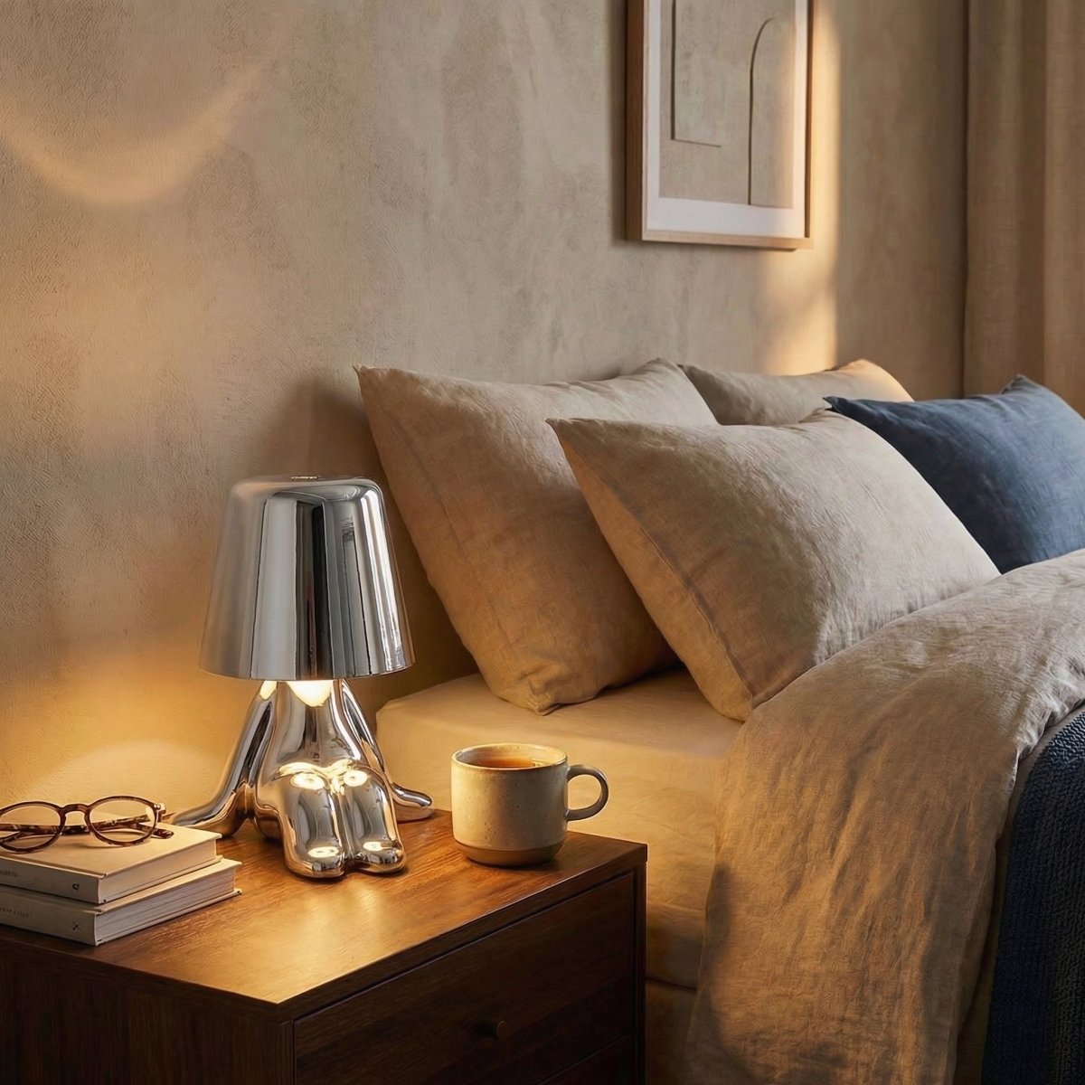 Moderne kompakt bordlampe med unikt design og energieffektiv LED | Temsk