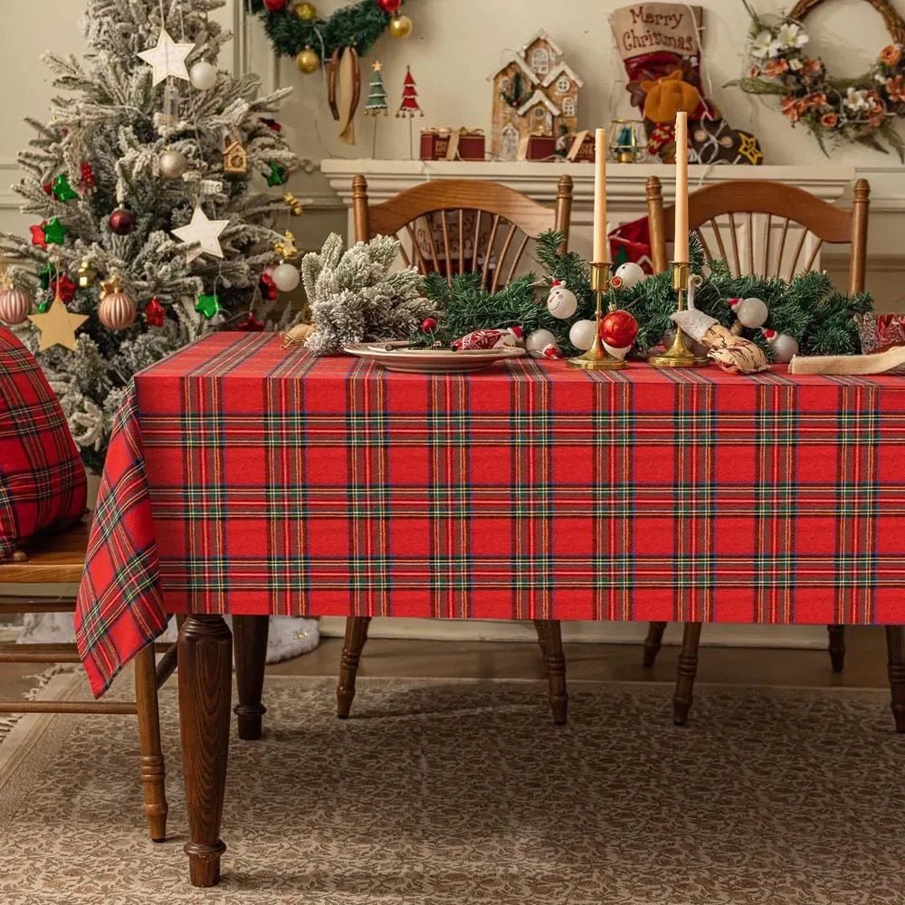 HollyWeave Festive Plaid Tablecloth In Durable Polyester For Christmas Dinner | Temsk