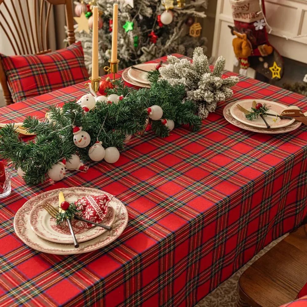 HollyWeave Festive Plaid Tablecloth In Durable Polyester For Christmas Dinner | Temsk