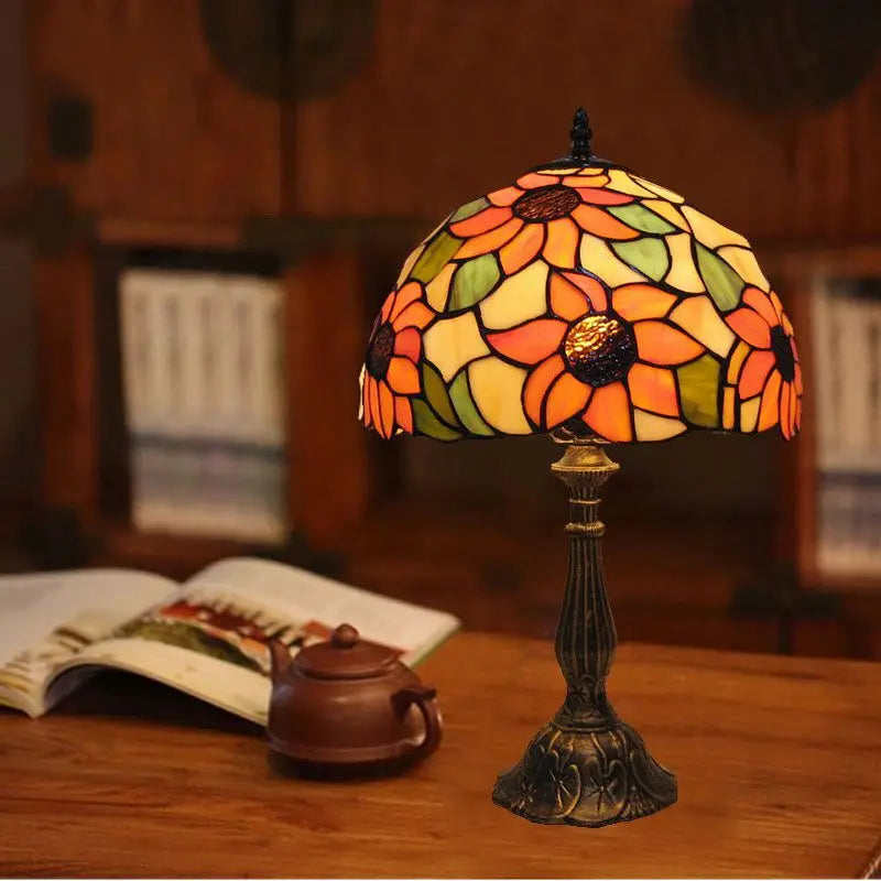 NovaGlow stolní lampa ve stylu Tiffany pro domácí nebo kancelářské použití | Temsk