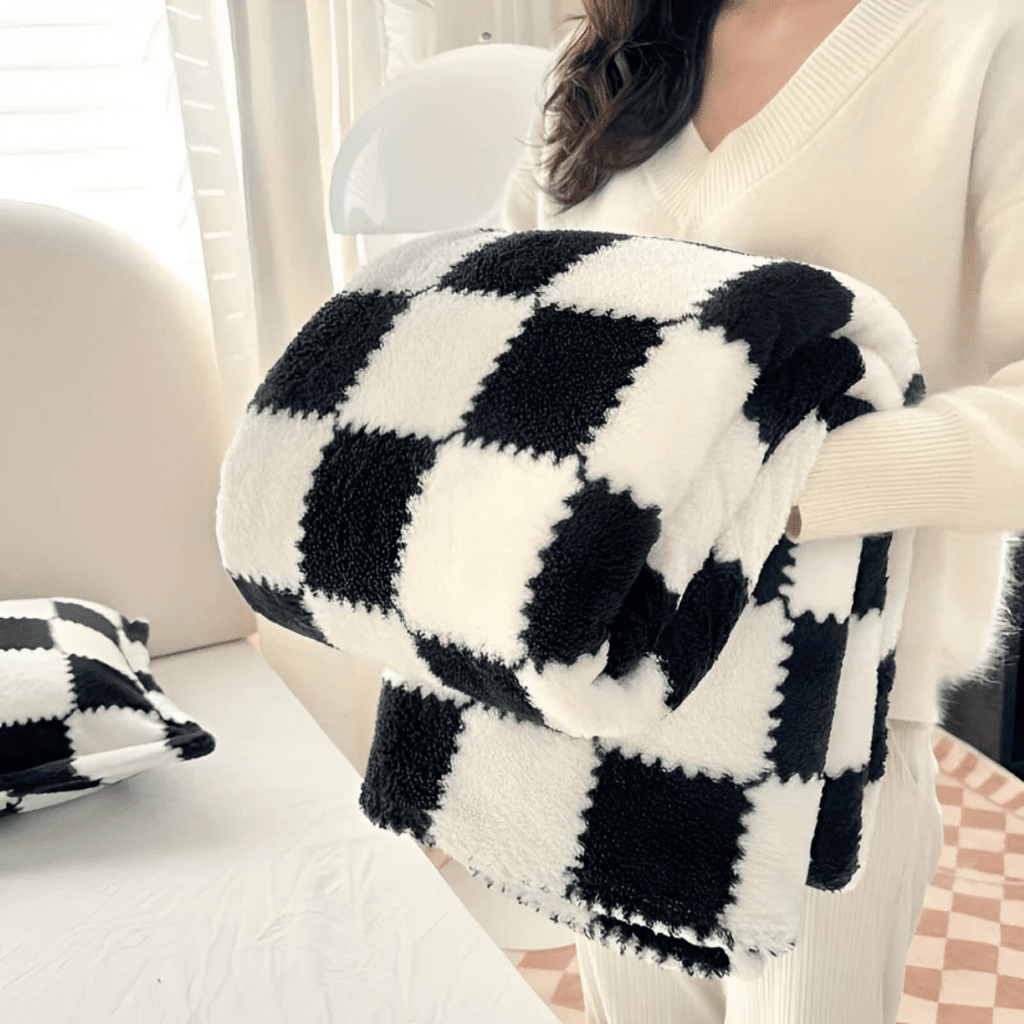 Warm Nest Fleece Blanket for Year Round Comfort and Warmth | Temsk