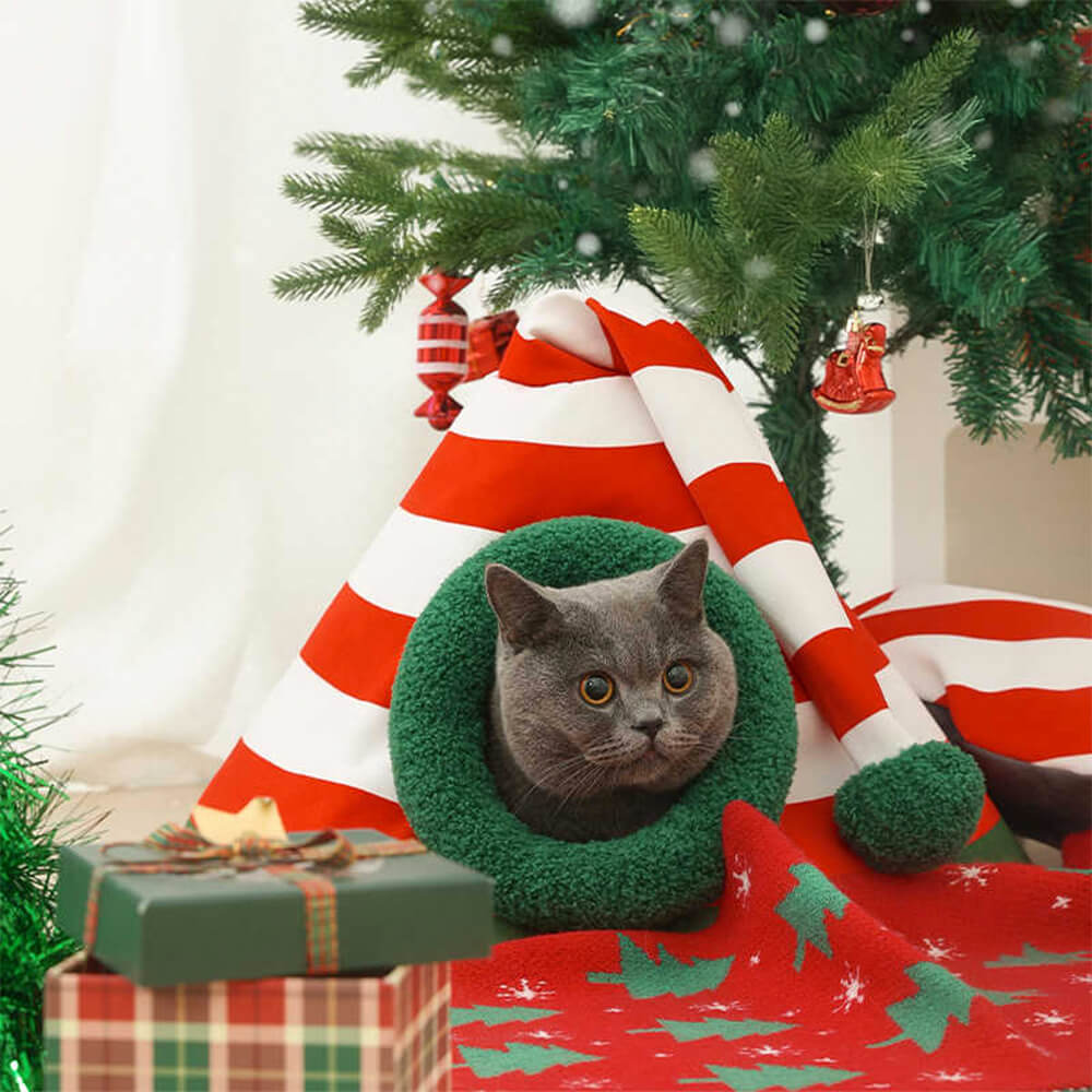 HolidayHaven Soft Christmas Cat Bed For Festive Living Spaces | Temsk