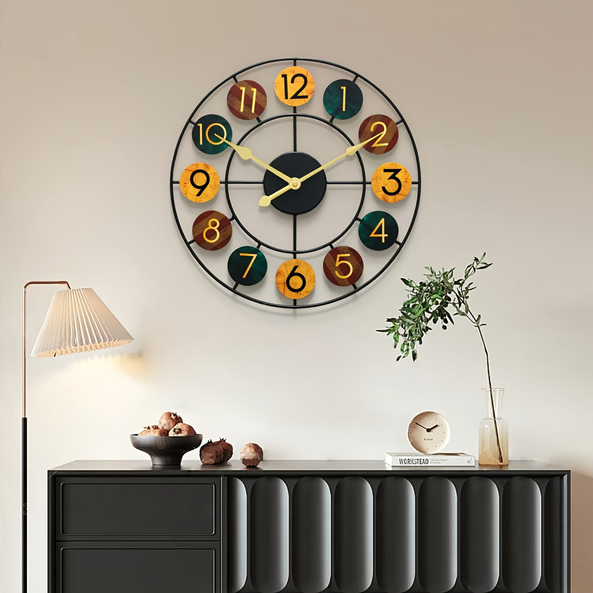 Bunte Metalluhr mit Retro-Eisen-Design als Akzentstil | Temsk