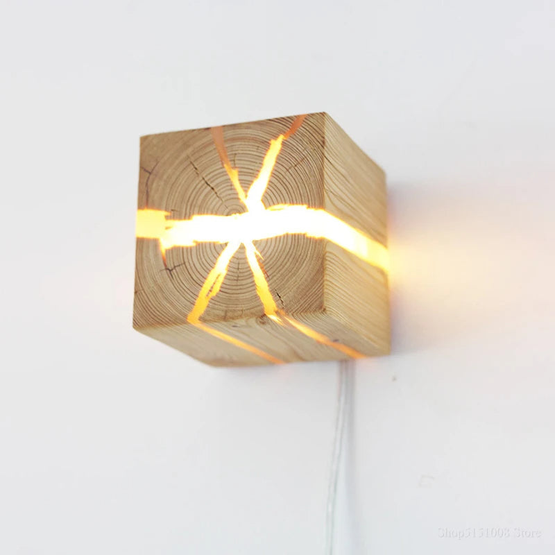 WoodAura handgeschnitzte Harz-Design Massivholz-Wandlampe | Temsk