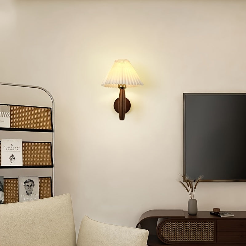 Nordische Holz-Wandlampe mit plissiertem Schirm für Nachttisch im Schlafzimmer | Temsk