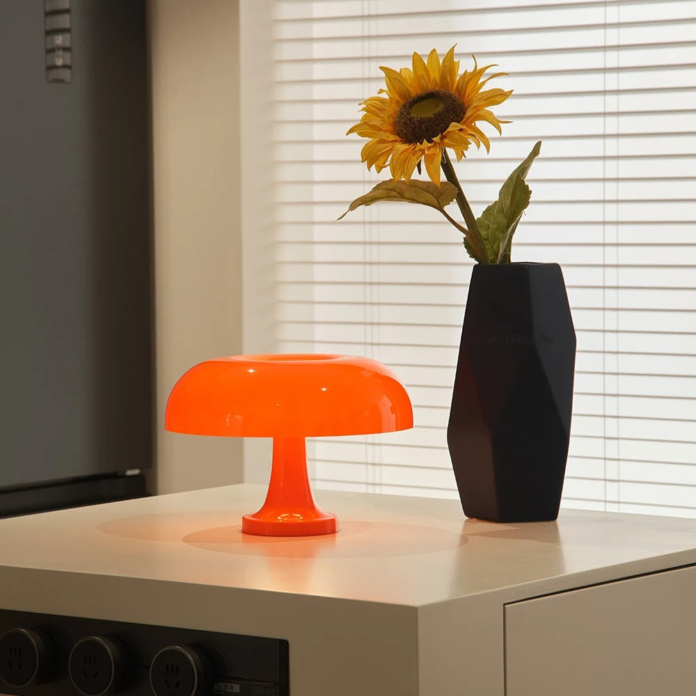 Pilzlampe im Bauhaus-Stil für warme Wohnatmosphäre | Temsk