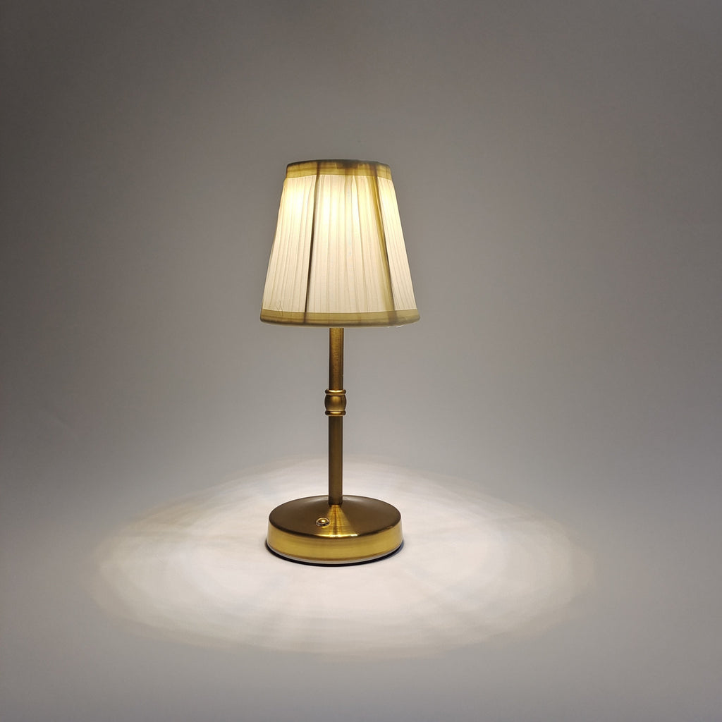 Kabellose Tischlampe mit berührungsempfindlichem LED-Licht in antikem Messing | Temsk