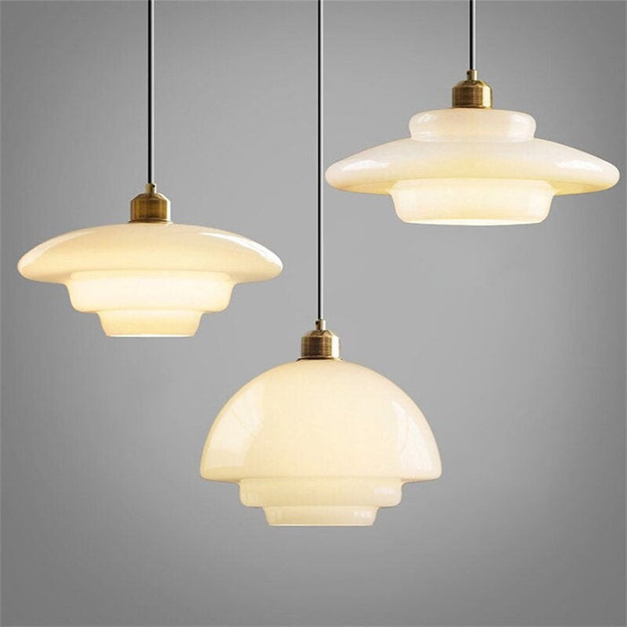 Milk Glass závěsná lampa pro moderní interiéry a styl poloviny století | Temsk