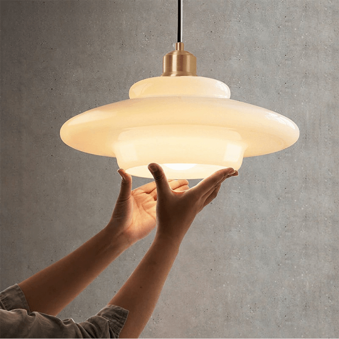 Milchige Pendelleuchte mit weißem Glasschirm für moderne Midcentury-Dekoration | Temsk