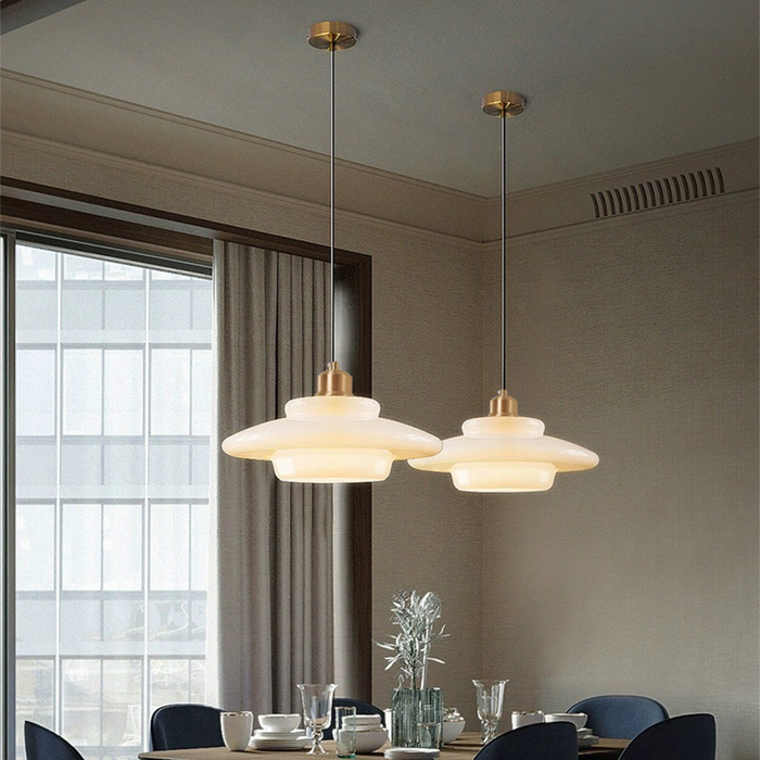 Milk Glass závěsná lampa pro moderní interiéry a styl poloviny století | Temsk