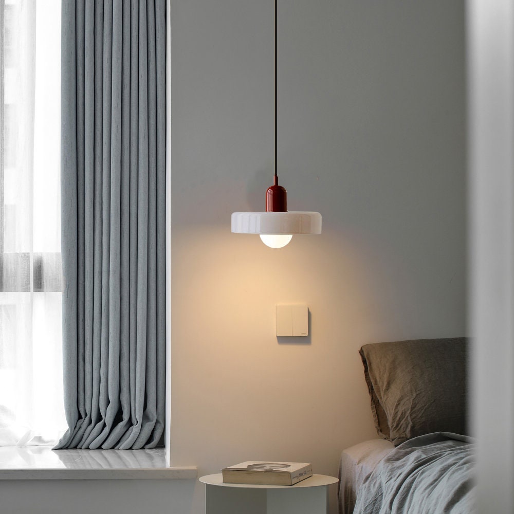 Nordische Pendelleuchte mit Retro-Glas-Look für bunte moderne Räume | Temsk