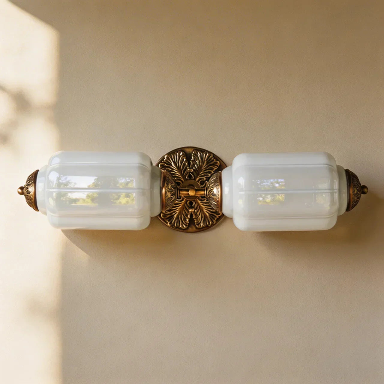 Vintage art deco mælkeglas væglampe til badeværelse | Temsk