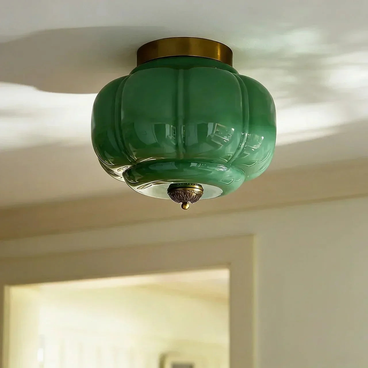 Lampada a soffitto semi-incassata con finitura in vetro latte vintage | Temsk