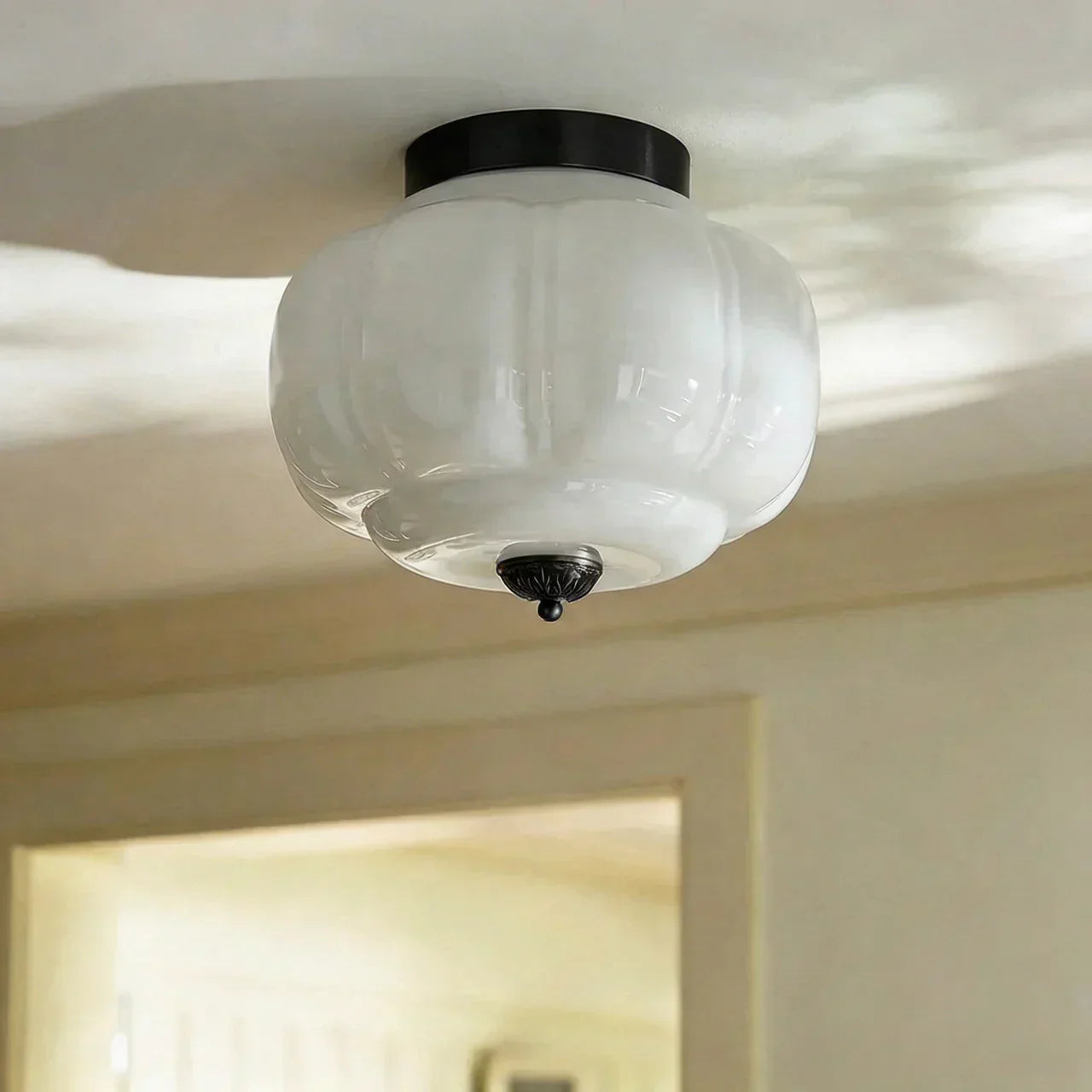 Lampada a soffitto semi-incassata con finitura in vetro latte vintage | Temsk
