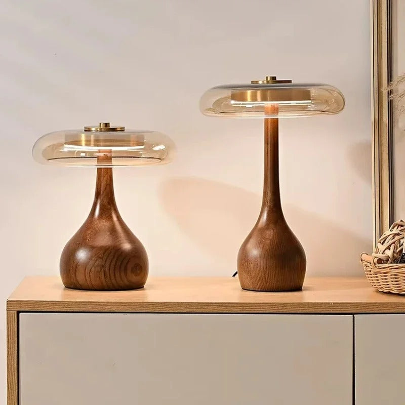 Andi Glas-Tischlampe mit Messing- und Holzakzenten | Temsk