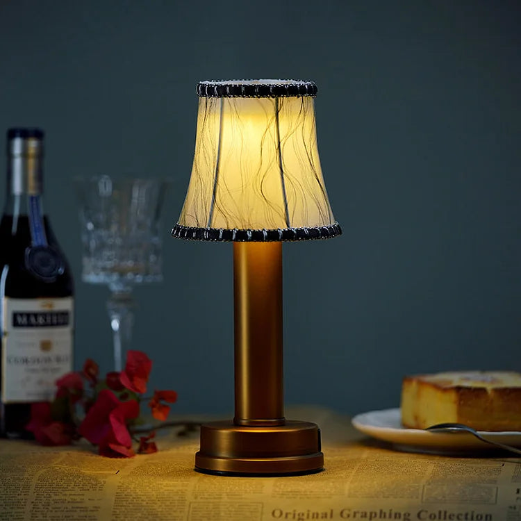 NovaForge CNC-bearbejdet messing trådløs bordlampe med downlight | Temsk