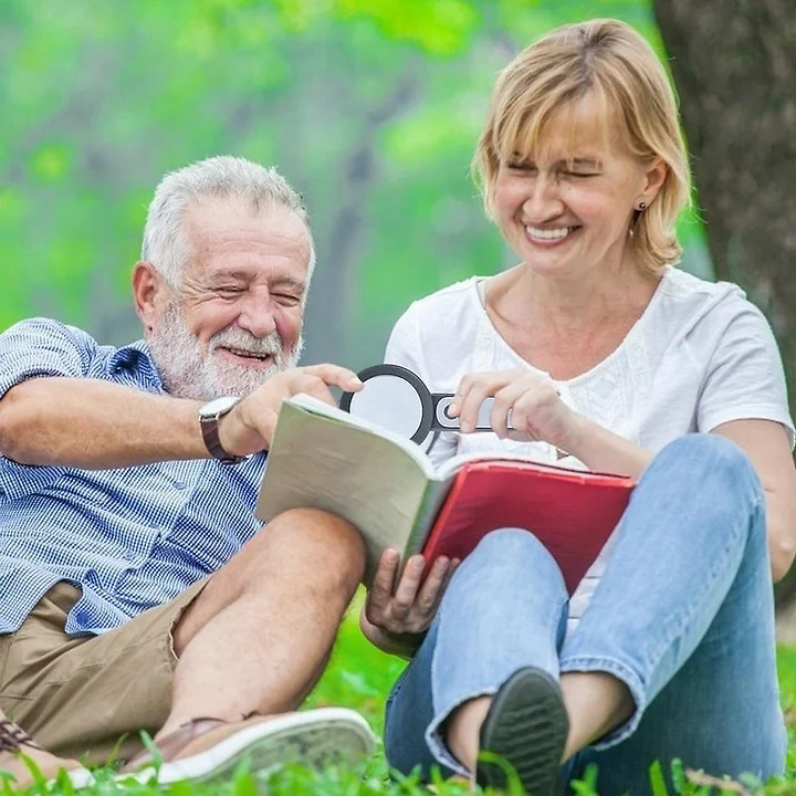 LumaView 30X Compact Handheld Magnifier For Seniors To Improve Reading Comfort | Temsk