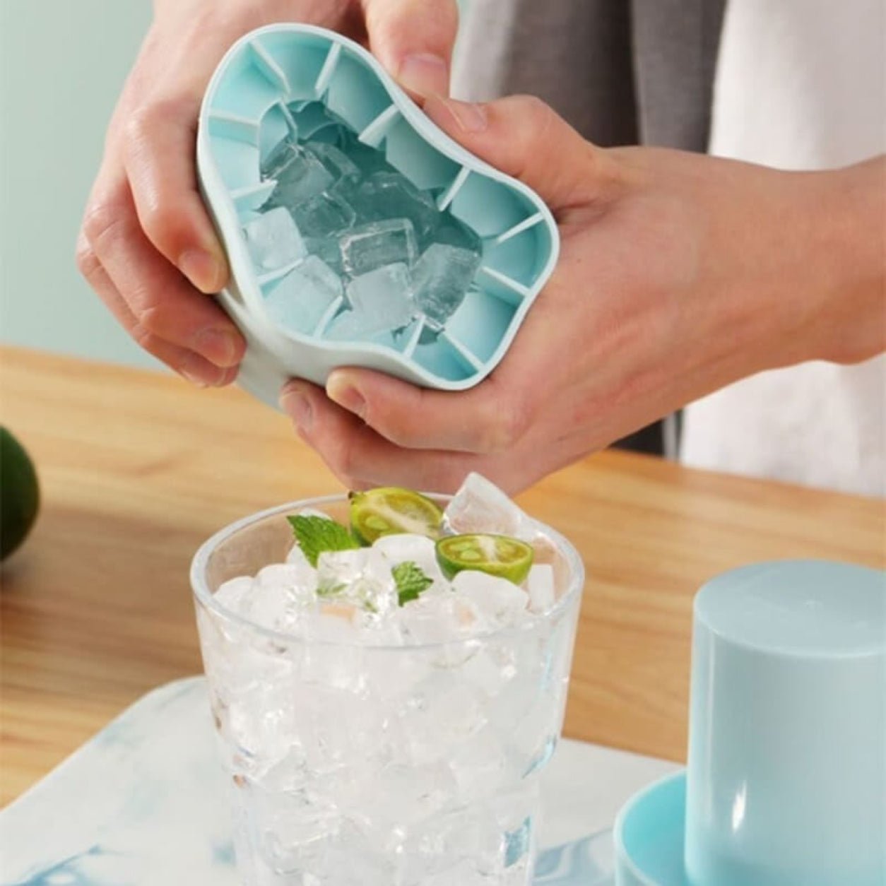 Kompakte tragbare Eiswürfelschale mit Deckel für stapelbare Würfel | Temsk
