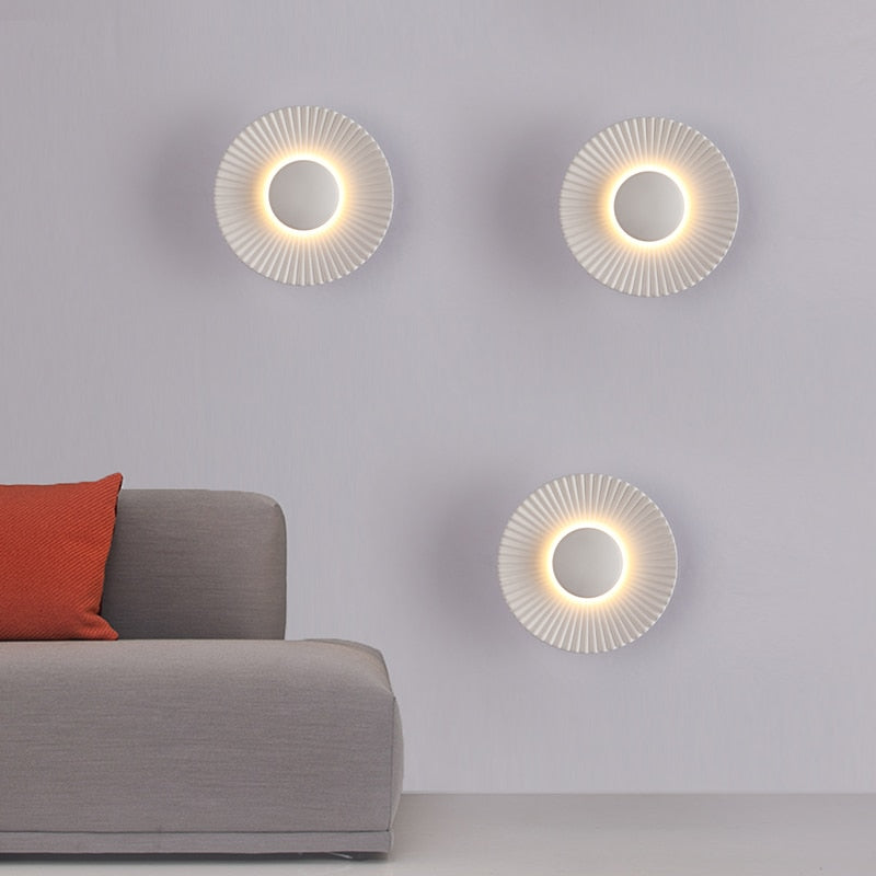 Hasna SunRay Wandleuchte Zeitgenössische Metall-Sonnenleuchte | Temsk