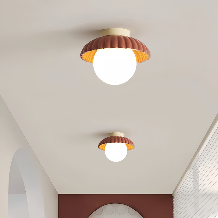 Železné stropní svítidlo Nova Hallway s krémovým stínidlem ve tvaru poupěte | Temsk